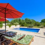 Sabina Apartament *